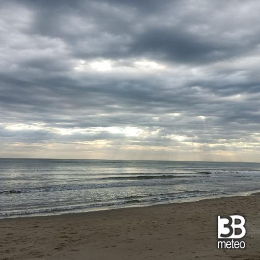 spiaggia al mattino