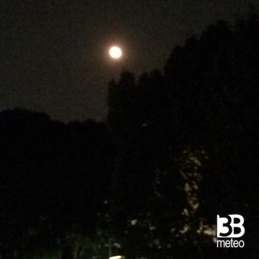 Moon over monte velino street