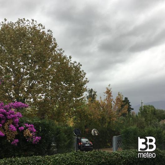 Vento e nuvole a forte dei marmi.