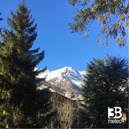 Giornata bellissima ma poca poca neve