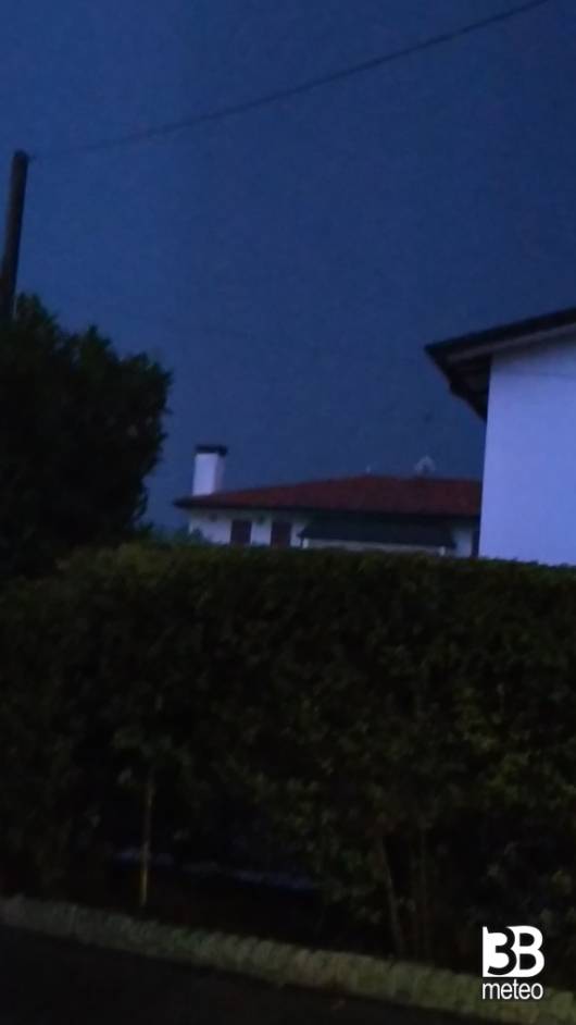 un lampo illumina Sant'Eufemia di Borgoricco ore 22