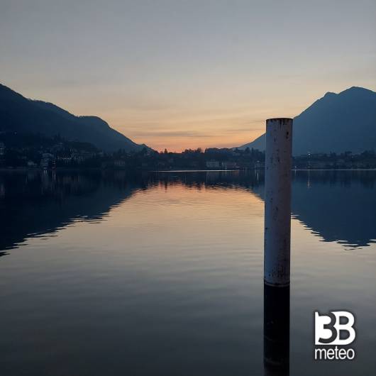 Tramonto sul lago