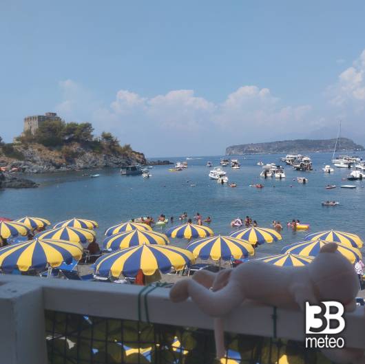 Buon ferragosto dal lido baia azzurra s.n.a.