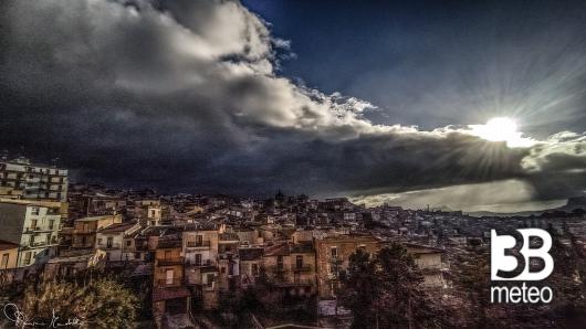 il sole lotta con le nuvole. ph francesco mondello