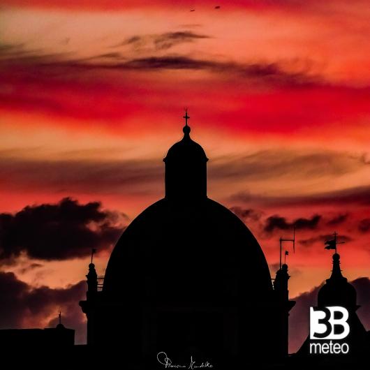 la cupola della chiesa madre durante l'aurora. ph francesco mondello