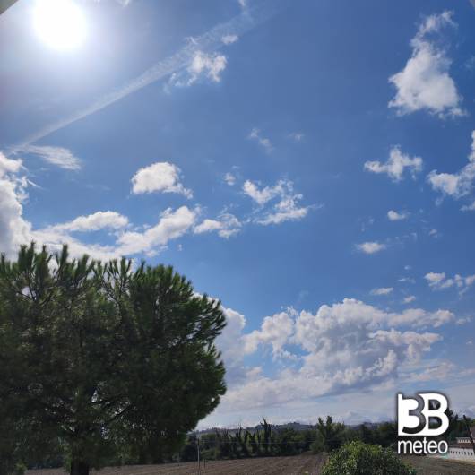 Qui c'e' il sole alle 12.08  non come dice la app