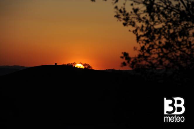 tramonto colline fermane