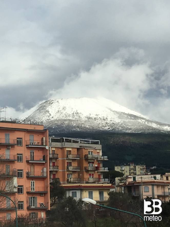 neve sul Vesuvio 