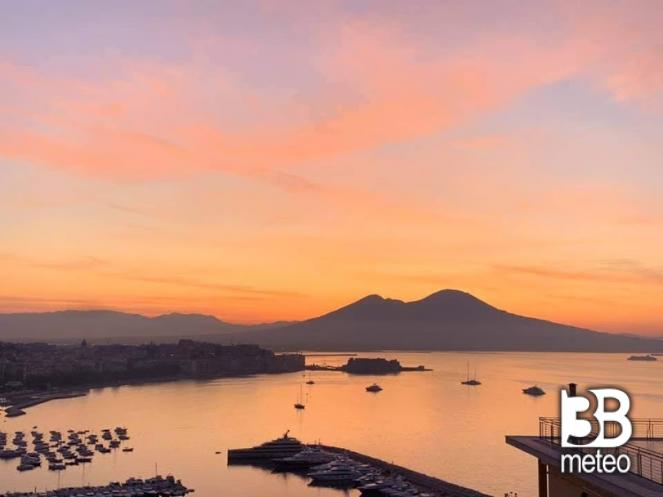L'alba di Napoli