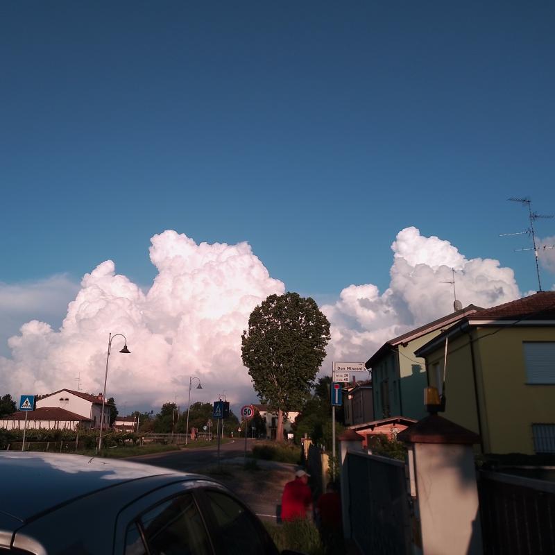 Nuvola al orizzonte