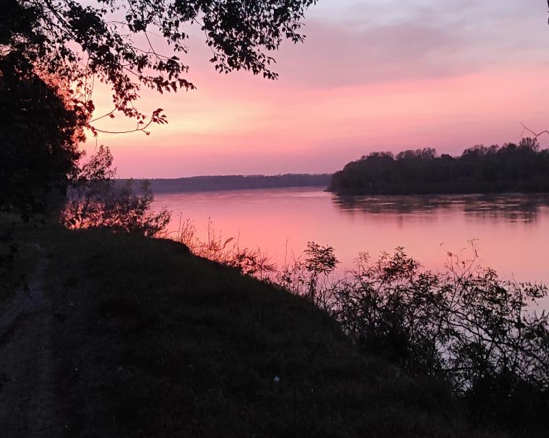 tramonto sul grande fiume.