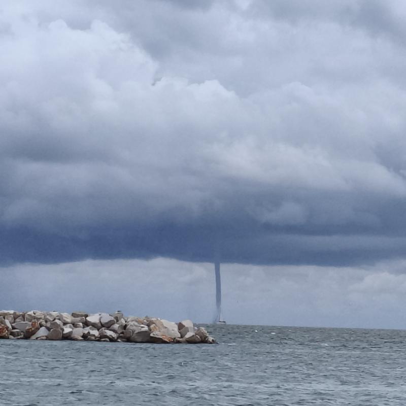 Tromba d'aria al largo del lido delle nazioni