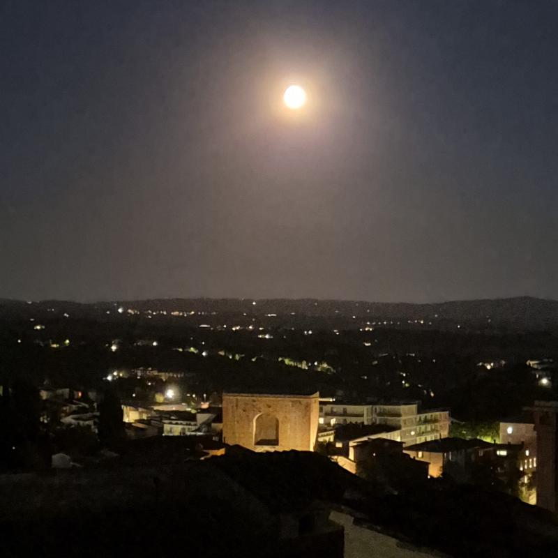sereno con luna piena