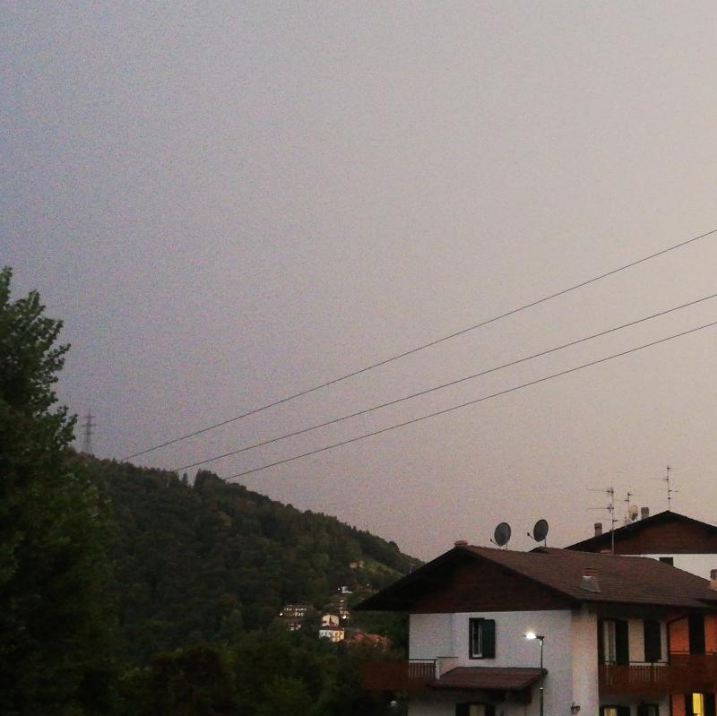 Ama temporali in lontananza