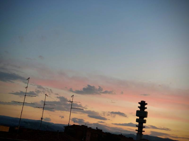 guarda l'alba che ci insegna a sorridere la mery