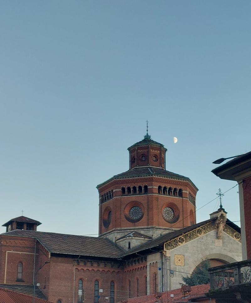 luna sulla chiesa della salute