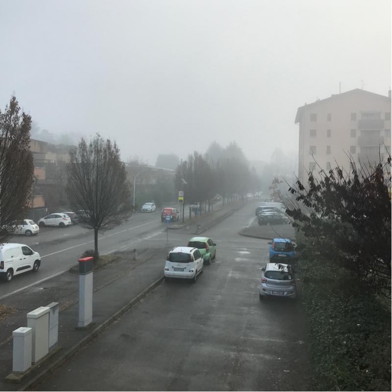 La nebbia nasconde il campanile di s . valeria