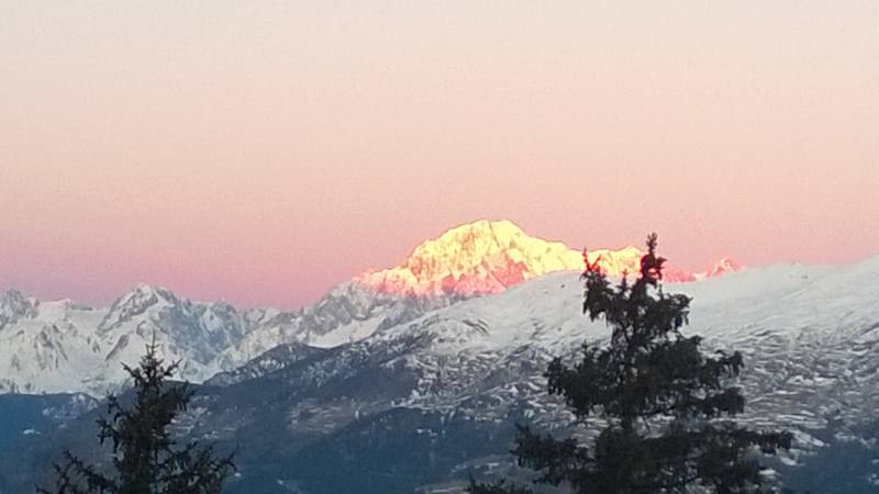 alba sul Monte Bianco Pila 