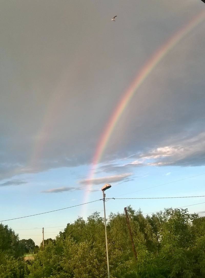 doppio arcobaleno senza pioggia