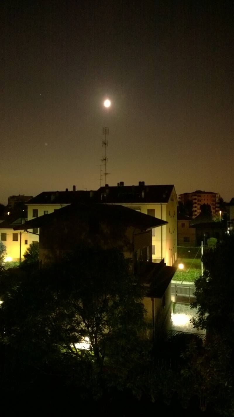 monza di notte con luna