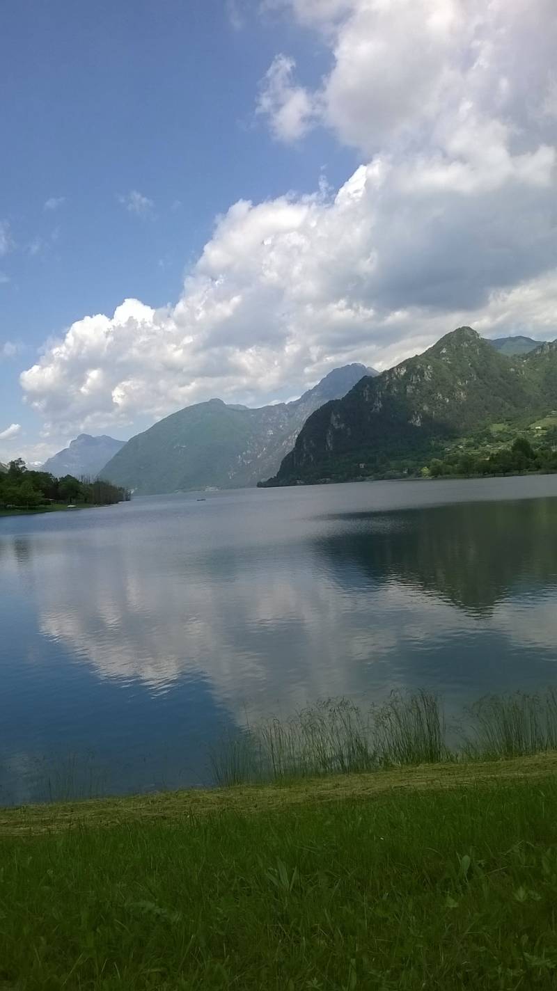 il lago d'Idro e le sue montagne
