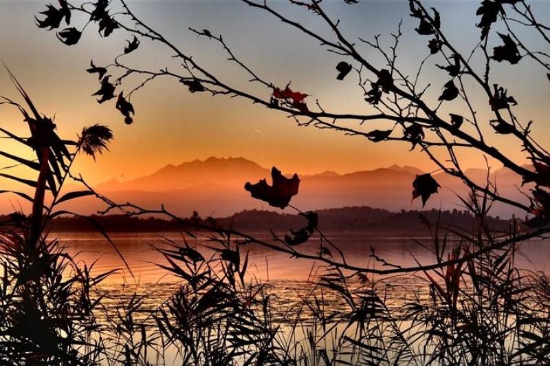 Tramonto sul lago di Varese