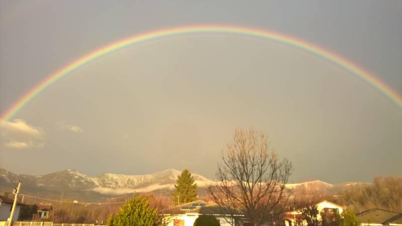 Arcobaleno sulle montagne del Canavese TO