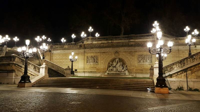 la fontana della Montagnola by night