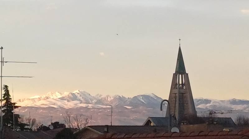 carega innevato al tramonto