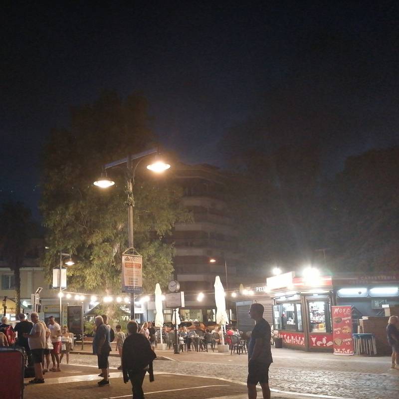 Piazza rossellini