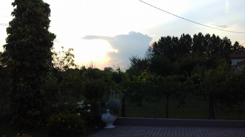Nube elefante nel cielo a Lutrano