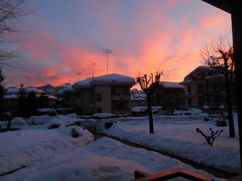 Fantastico tramonto invernale su Borgo