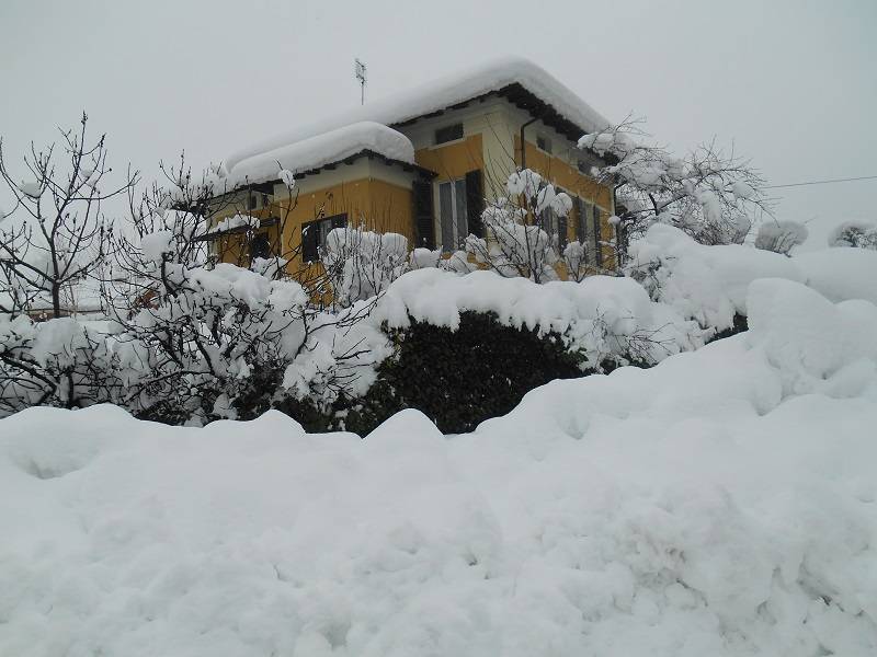 Meravigliosa villetta sommersa di neve presso Borgo San Dalmazzo