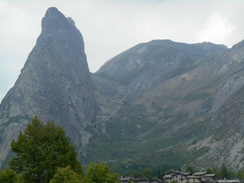 Rocca Provenzale sotto il la frazione di Chiappera 1614 m