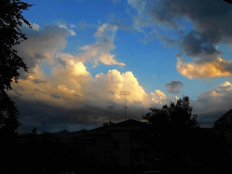 Colori fra le nubi su Borgo S. Dalmazzo