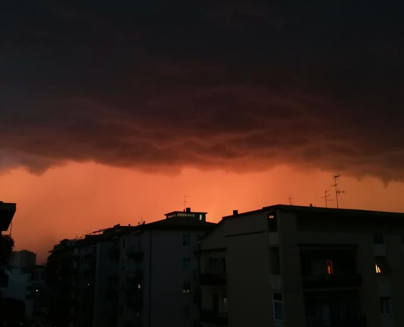 Tempesta in arrivo dal lago di garda