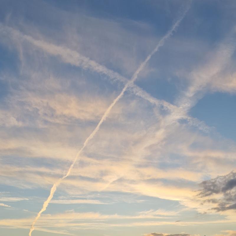 la smetteranno un giorno ad imbrattare il cielo