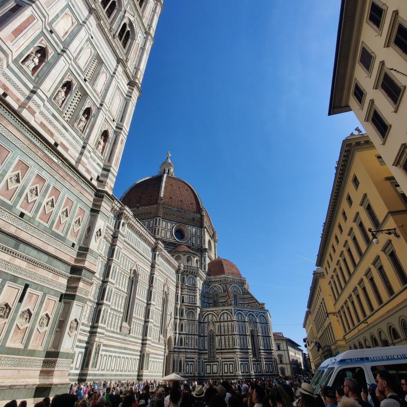 Imponenza e coda per il brunelleschi