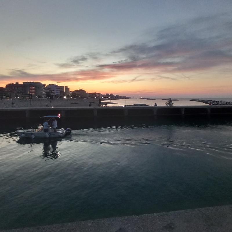 mentre il sole va giu'...