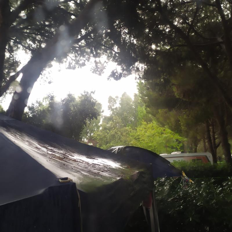 e piove e tuona un c'e' il sole come vu dite