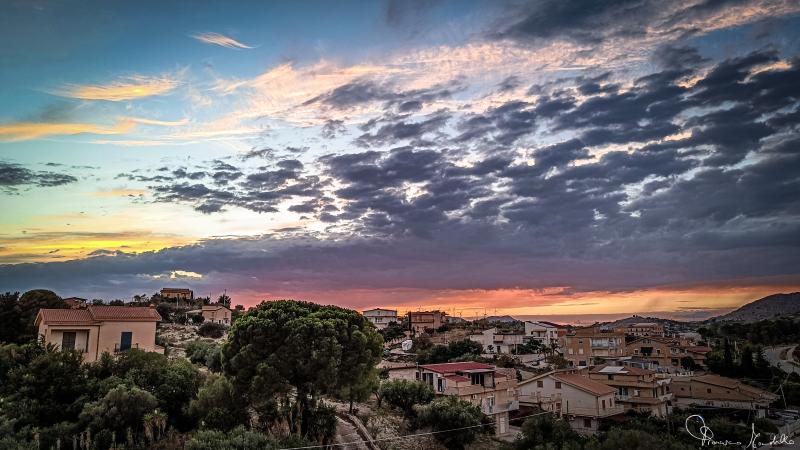 cielo variopinto dopo il tramonto. ph. francesco mondello.