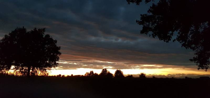 saluto del sole alle nubi
