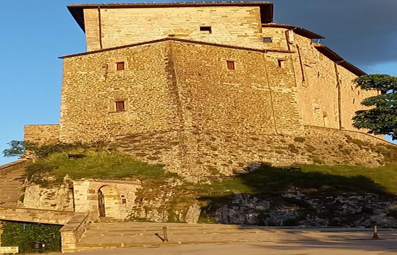 Castello Della Porta - Frontone
