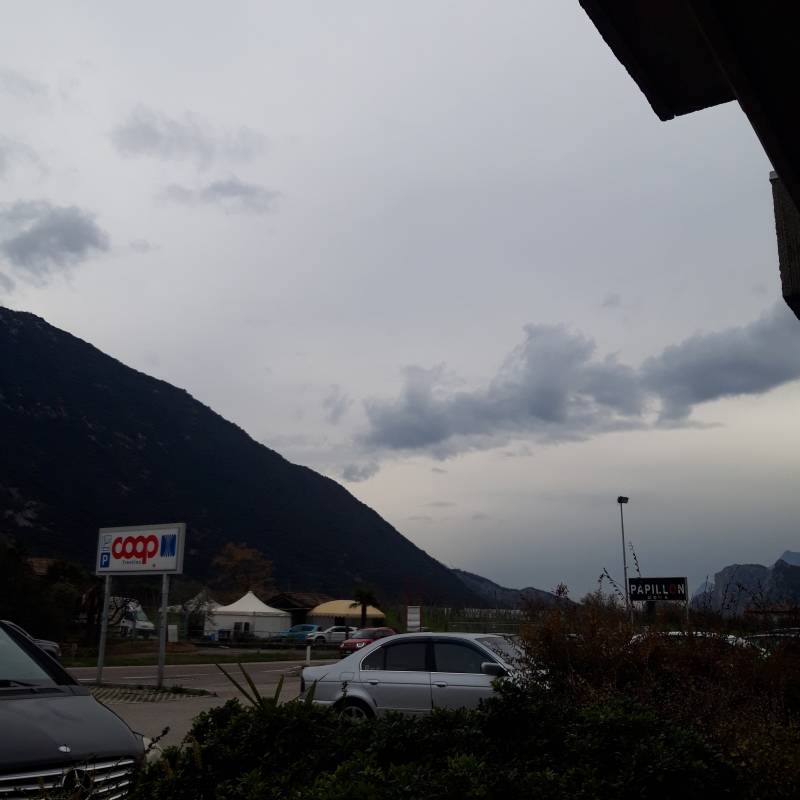 Cielo prevalentemente nuvoloso