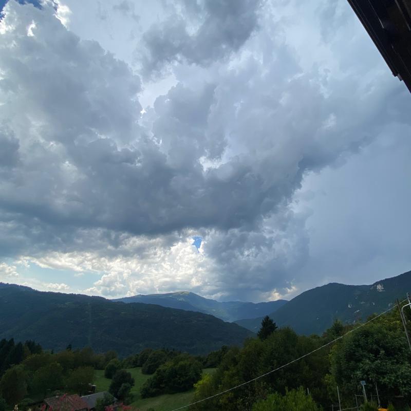 Arrivo temporale con grandinate a cima campo