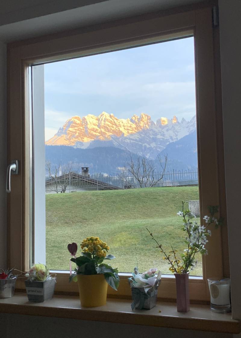 tramonto dalla finestra della cucina