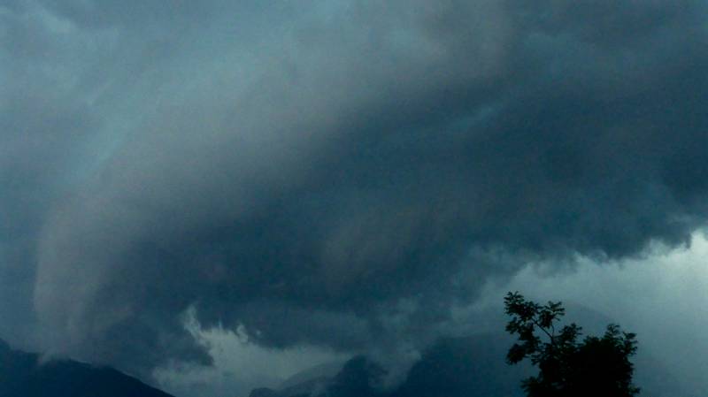 Nube temporalesca in rotazione