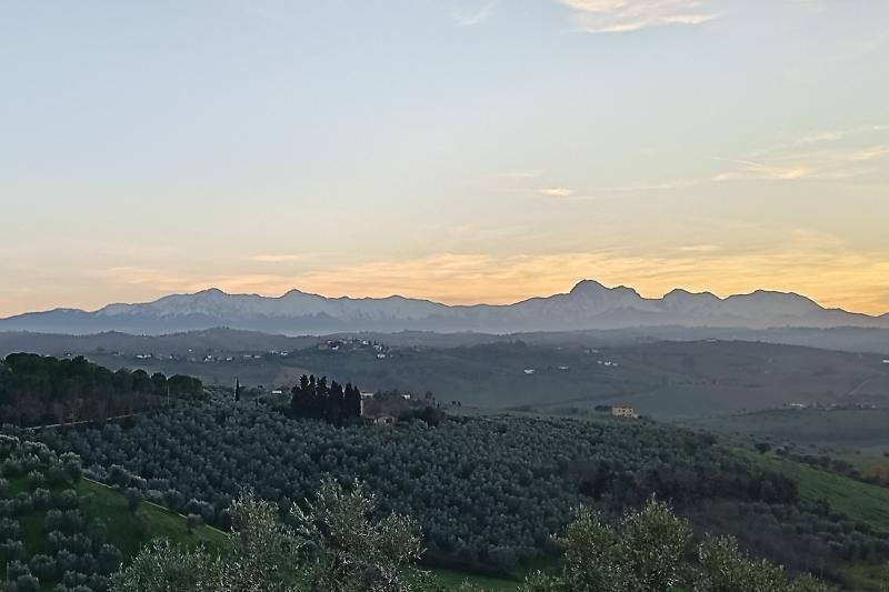 Da Tortoreto orizzonte con Gran Sasso al tramonto