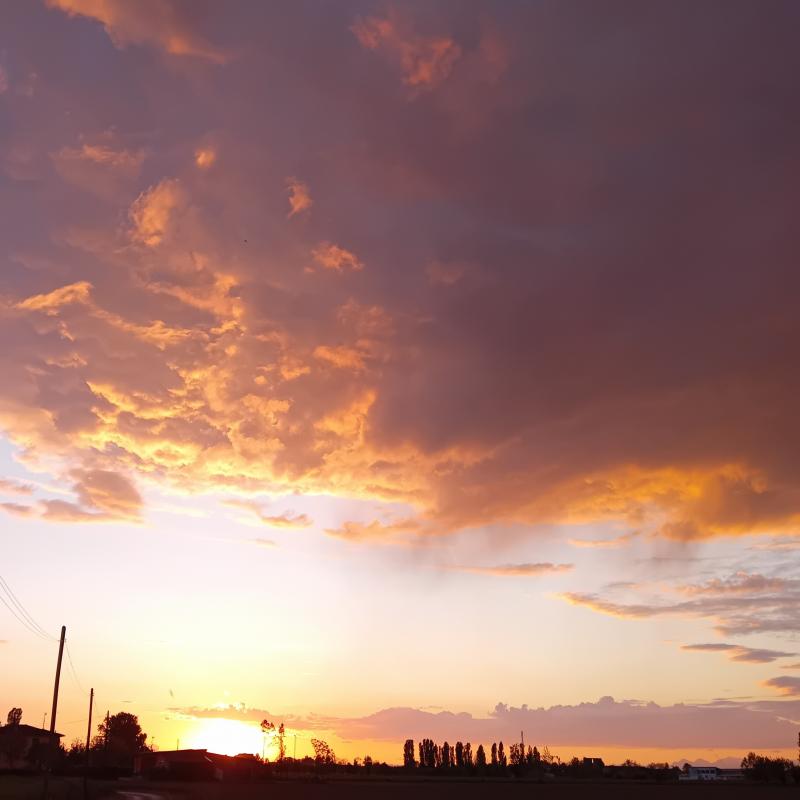 Tramonto nelle campagne lenesi