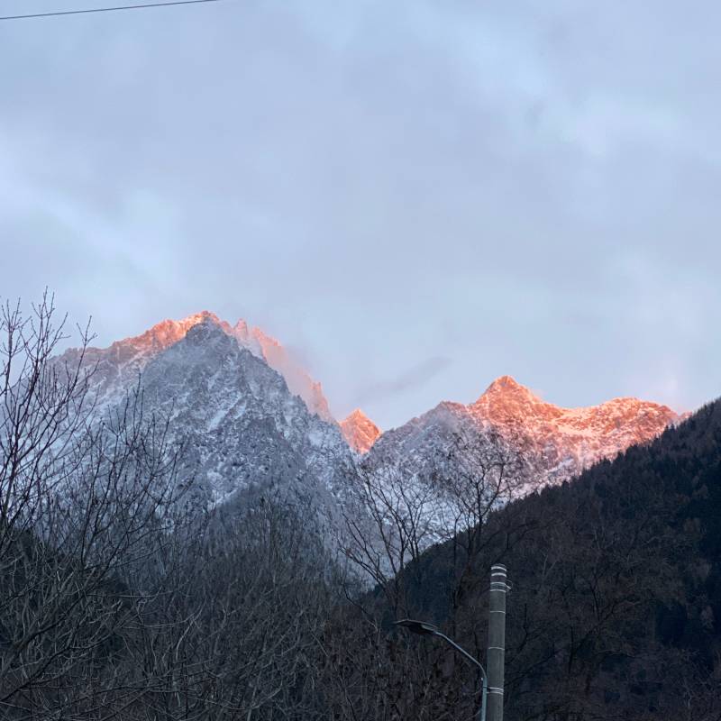 Tramonto su cime innevate da rino di' Sonico